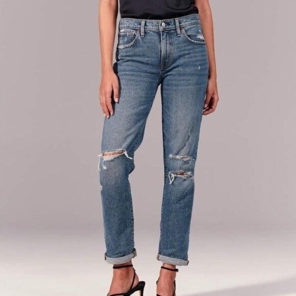 Abercrombie & Fitch Size 4S Short Mid Rise Boyfriend Jean Medium Wash Ripped